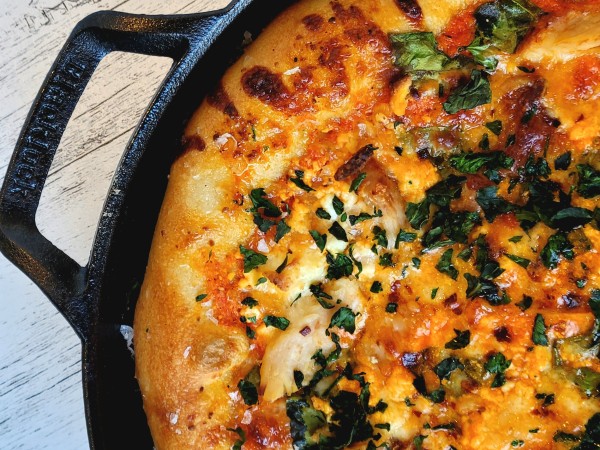 Chicken, Roasted Red Pepper and Spinach Cast-Iron Skillet Pizza