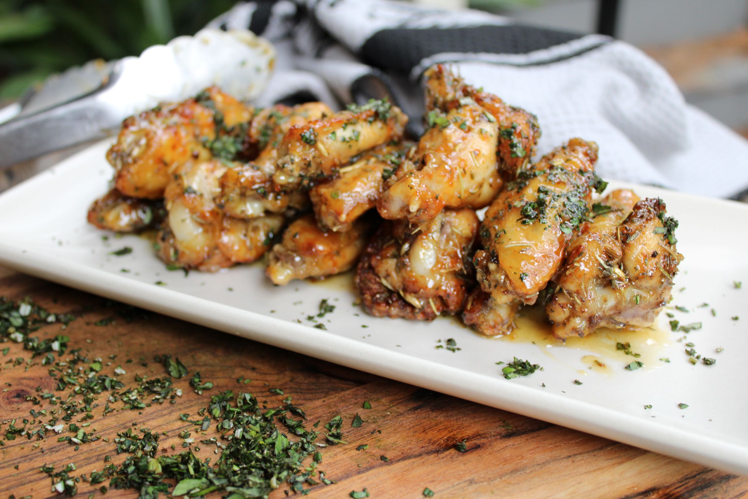 Easy Garlic and Herb Air-Fryer Chicken Wings